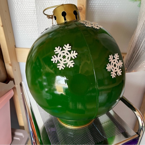 NWT! Large Lightup Christmas Scene Ornament - Picture 4 of 6
